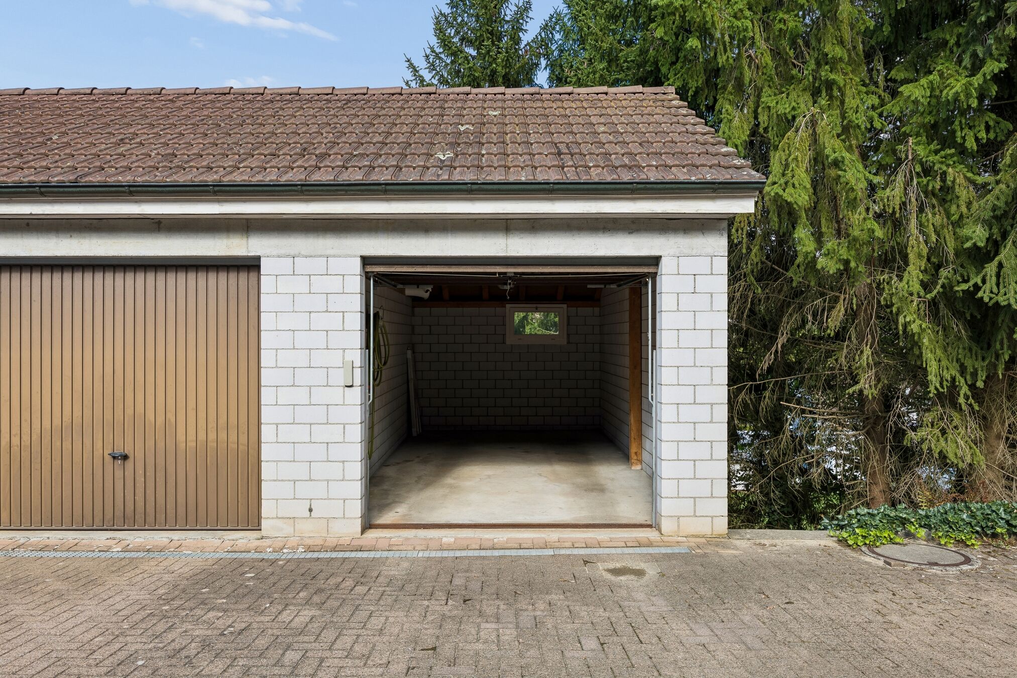 Garage mit Zufahrt
